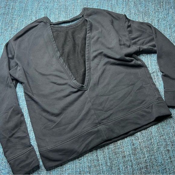 Nike L/S Versa Open Back Crewneck Sweatshirt in Black - Picture 4 of 7